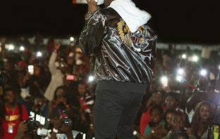 Korede Bello's Fans Cry As He Performs in Mali